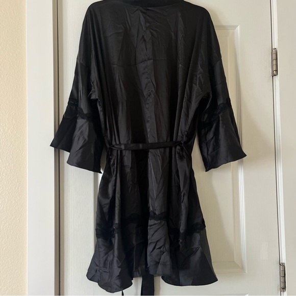 Black Silk Robe - Picture 4 of 6